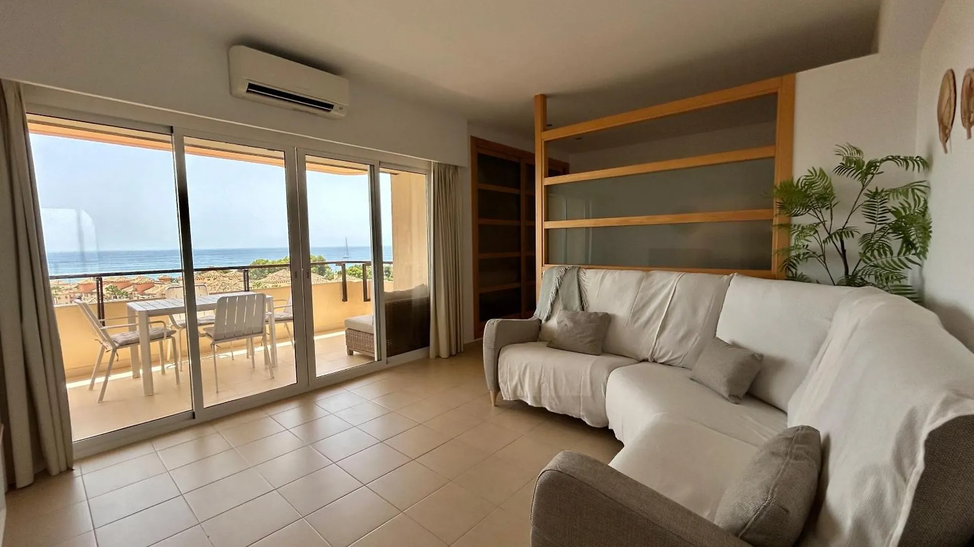 Apartamento En Elviria Con Vistas Al Mar マルベーリャ アパート